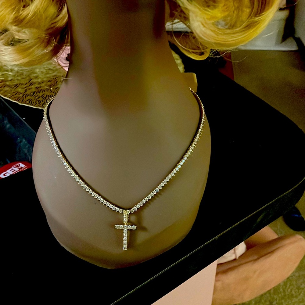 Cubic zirconia T necklace